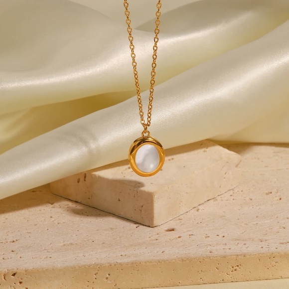 ◾️18k Gold Plated Natural White Opal Pendant Necklace - Picture 1 of 9